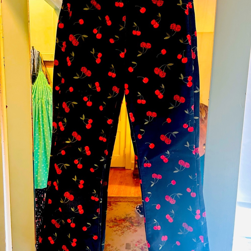 We the free cropped cherry 🍒 pants size small.  These pants are adorable.